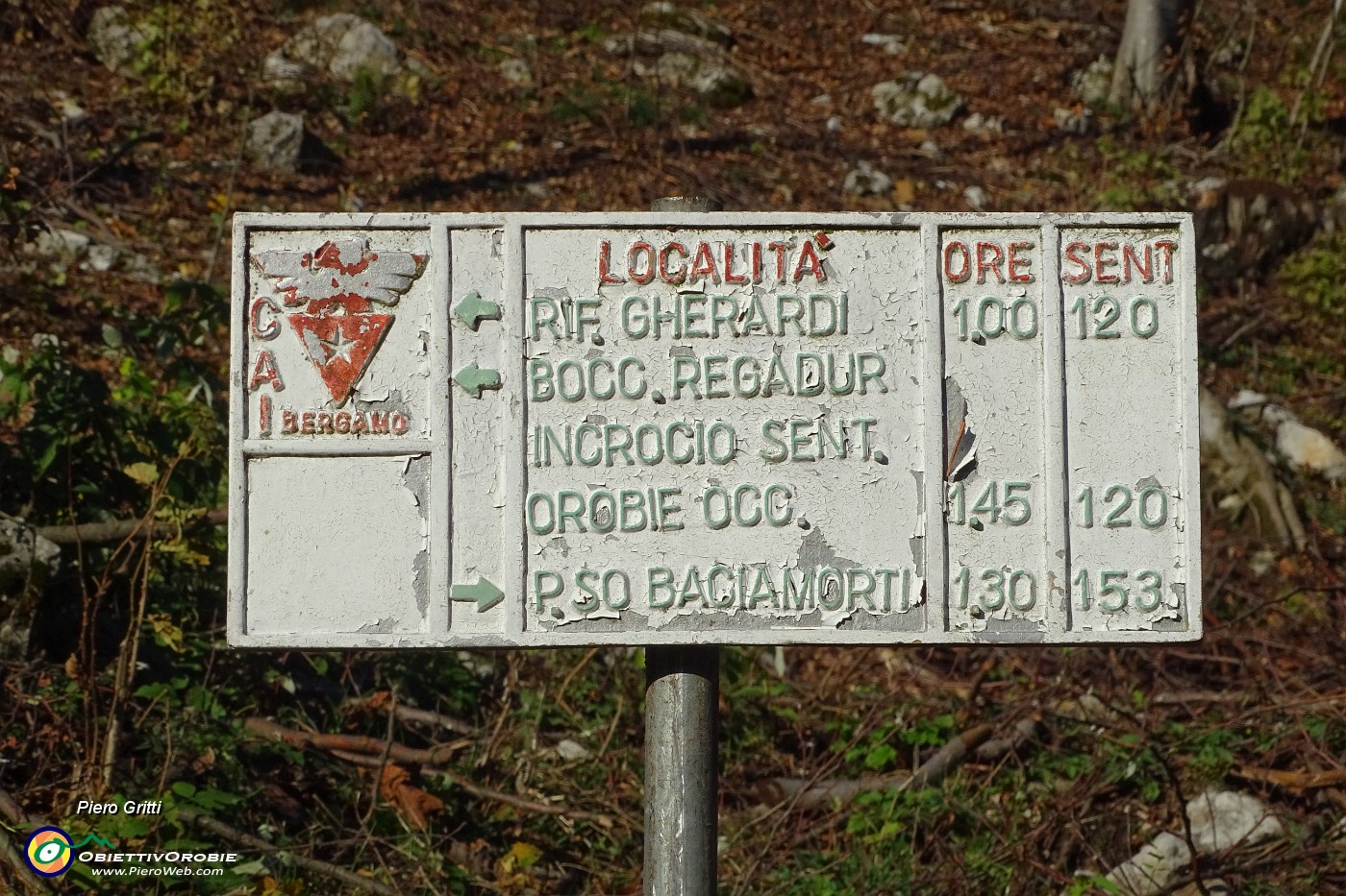 12 Sul sent. 153 per il Passo Baciamorti ...un'ora e mezza ed oltre.JPG